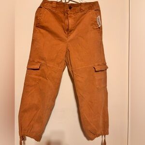 NWT Women’s Old Navy cropped cargo pants size medium
